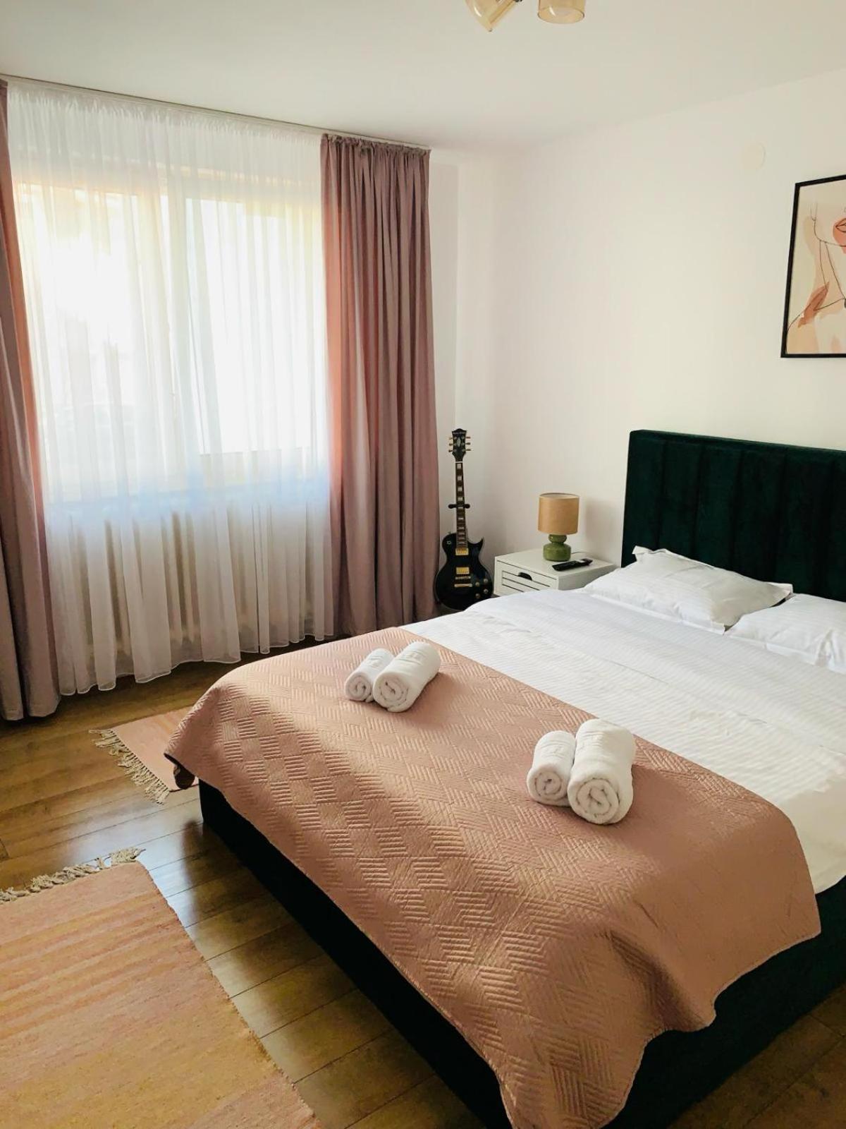 Iris Apartment เปียตราเนียมซ์ ภายนอก รูปภาพ