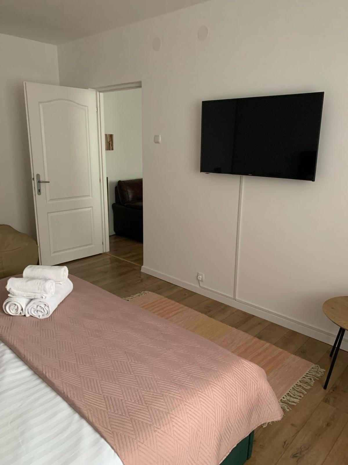 Iris Apartment เปียตราเนียมซ์ ภายนอก รูปภาพ